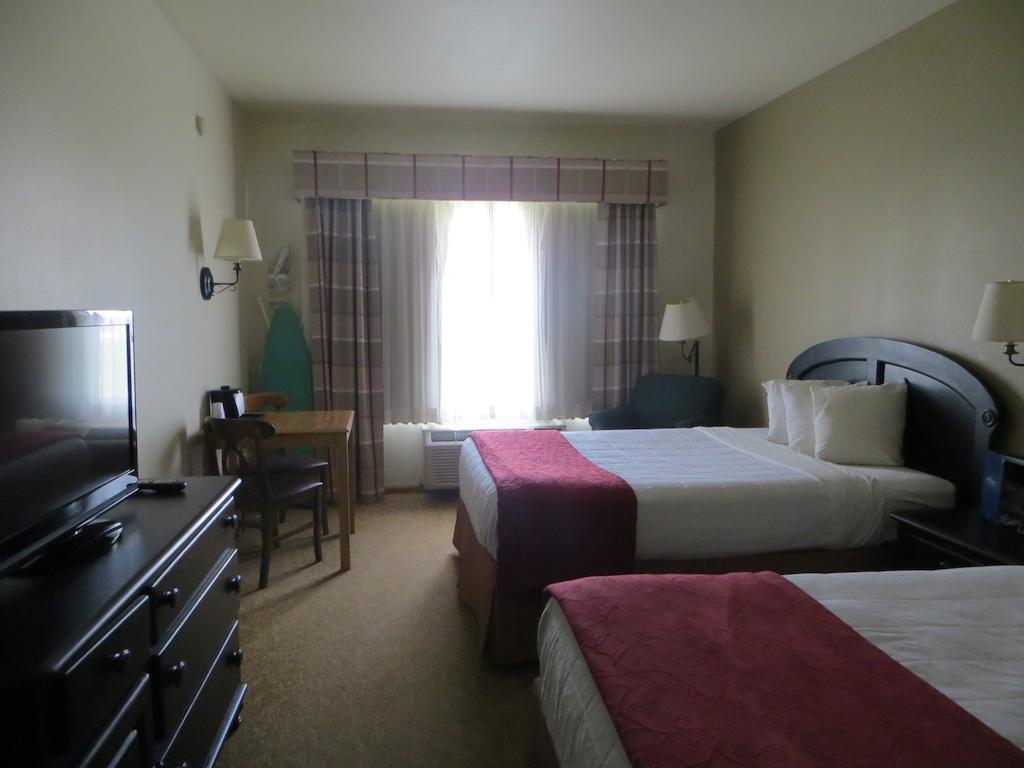 Baymont By Wyndham Waunakee Hotel Room photo