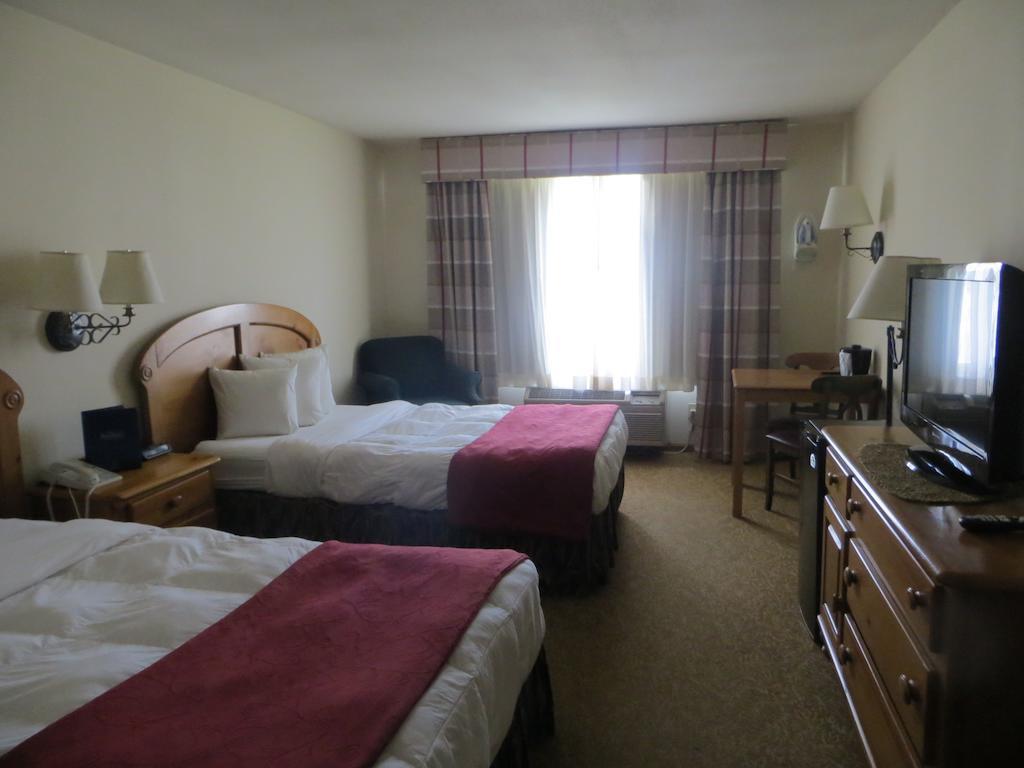 Baymont By Wyndham Waunakee Hotel Room photo